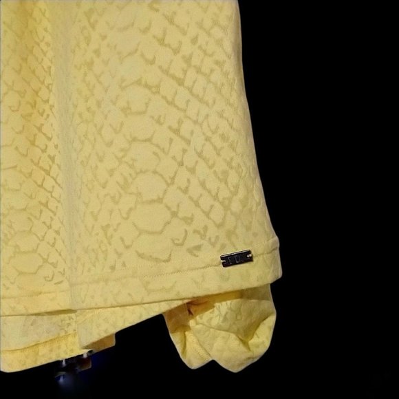 Lemon Yellow French Dressing Jeans FDJ V-Neck Shirt - Picture 3 of 3